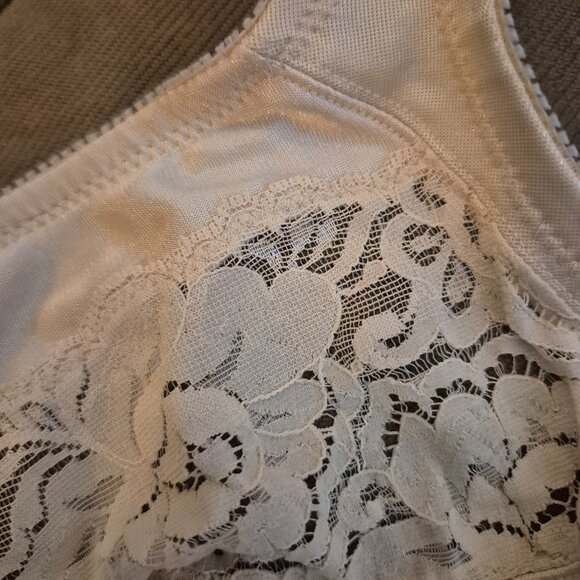 Vintage Lillyette tan bra with lace accent size 36 DD - Picture 5 of 6
